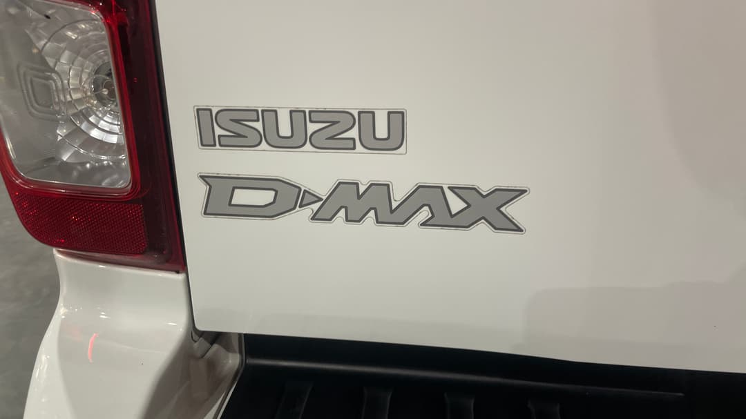 2023 Isuzu D-MAX Sx (4x2) High-ride, Automatic, 38456 km, Badge (Boot Left Side)