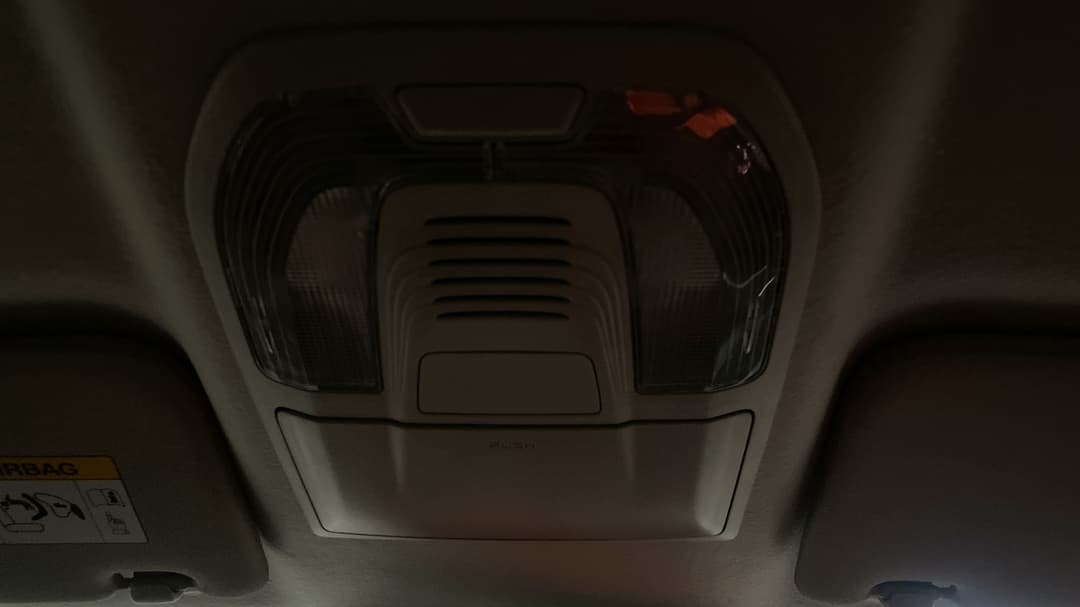 2023 Isuzu D-MAX Sx (4x2) High-ride, Automatic, 38456 km, On-Roof Controls/Sunglass holder
