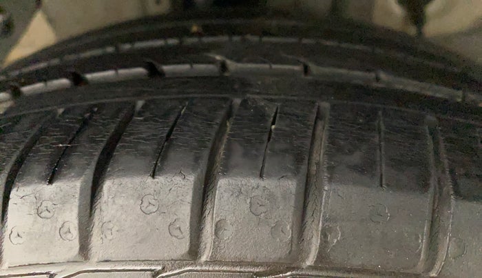 2016 Hyundai Elite i20 ASTA 1.2 (O), Petrol, Manual, 50,806 km, Right Rear Tyre Tread