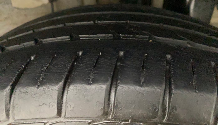2016 Hyundai Elite i20 ASTA 1.2 (O), Petrol, Manual, 50,806 km, Left Rear Tyre Tread