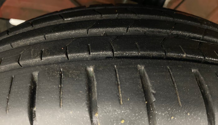 2019 Maruti Swift ZXI D, Petrol, Manual, 5,580 km, Left Front Tyre Tread