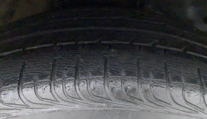 2014 Toyota Corolla Altis J S, Petrol, Manual, 53,613 km, Right Front Tyre Tread