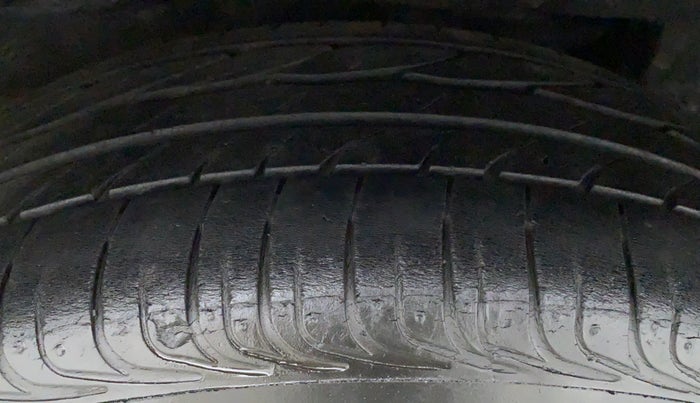 2014 Toyota Corolla Altis J S, Petrol, Manual, 53,613 km, Left Rear Tyre Tread