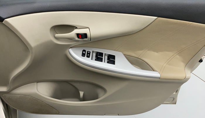 2014 Toyota Corolla Altis J S, Petrol, Manual, 53,613 km, Driver Side Door Panels Control
