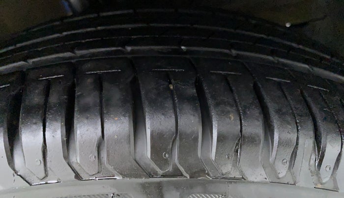 2020 Maruti XL6 ZETA AT SHVS, Petrol, Automatic, 8,072 km, Left Front Tyre Tread