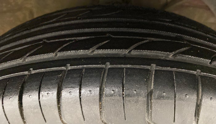 2017 Maruti Dzire VXI, Petrol, Manual, 58,122 km, Right Front Tyre Tread