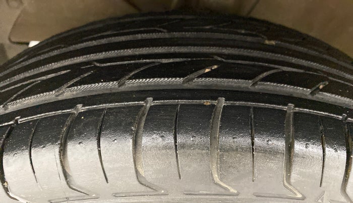2017 Maruti Dzire VXI, Petrol, Manual, 58,122 km, Left Front Tyre Tread