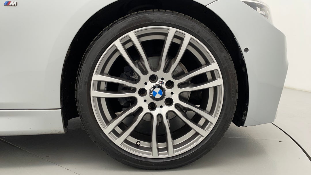 2018 BMW 3 20i M Sport, Automatic, 110737 km, Right Front Wheel