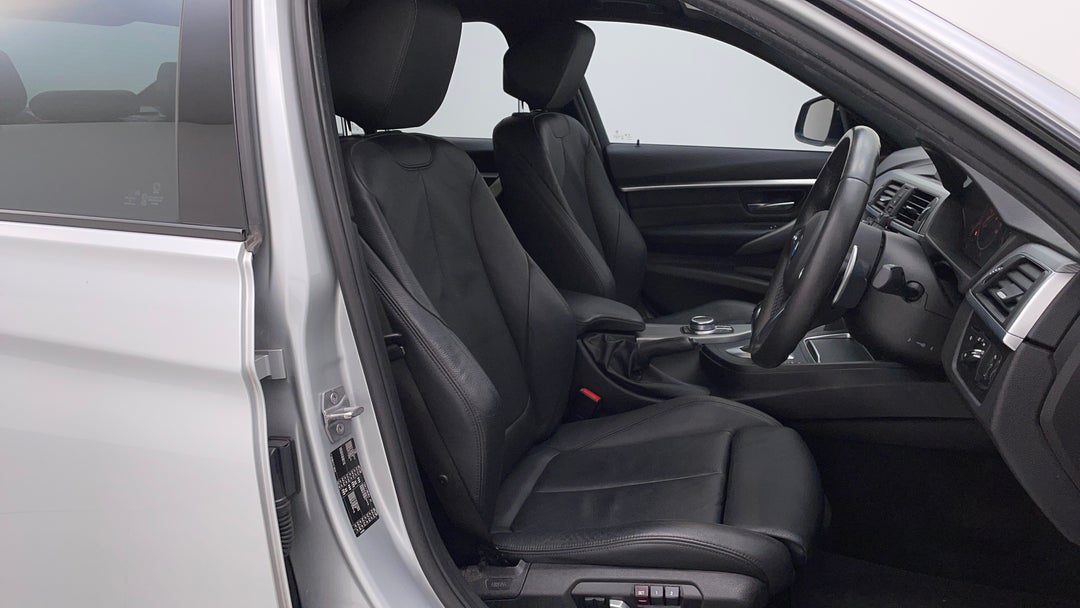 2018 BMW 3 20i M Sport, Automatic, 110737 km, Right Side Front Door Cabin View
