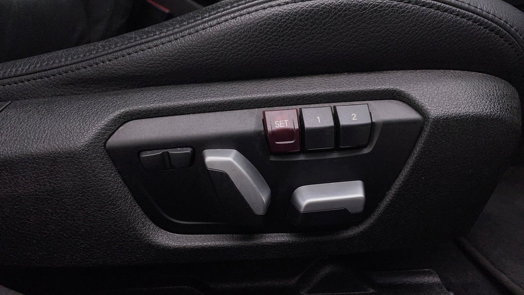 2018 BMW 3 20i M Sport, Automatic, 110737 km, Drivers Side Adjustment Panel