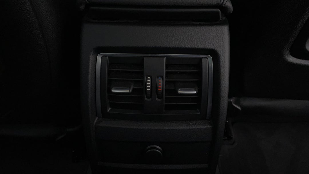 2018 BMW 3 20i M Sport, Automatic, 110737 km, Rear A/C Vent