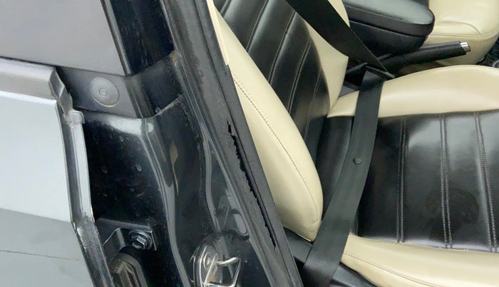 2019 Skoda Rapid AMBITION 1.5 TDI AT, Diesel, Automatic, 90,635 km, Driver-side door - Beading has minor damage