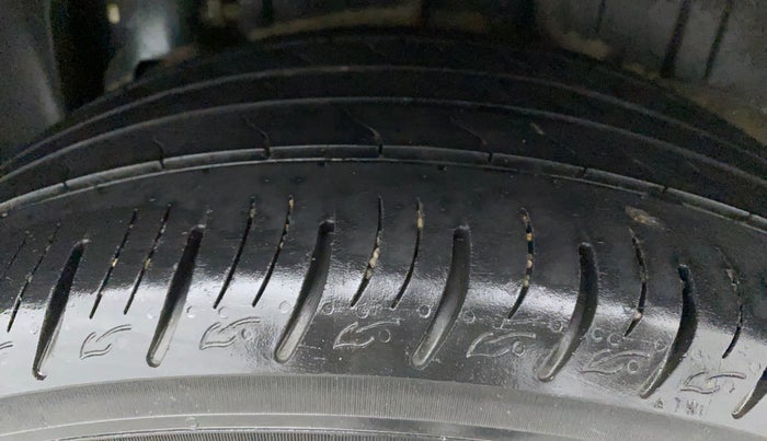 2019 Mahindra XUV300 W8 (O) 1.5 DIESEL AMT, Diesel, Automatic, 54,846 km, Left Rear Tyre Tread