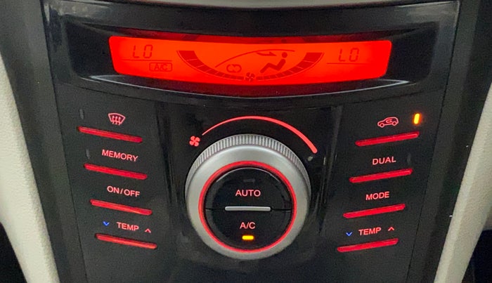 2019 Mahindra XUV300 W8 (O) 1.5 DIESEL AMT, Diesel, Automatic, 54,846 km, Automatic Climate Control