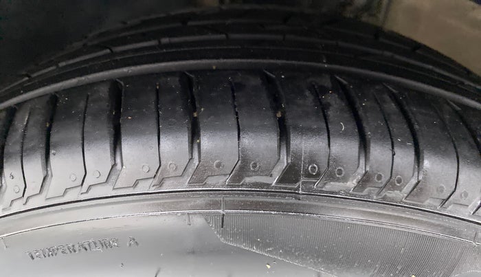 2019 Volkswagen Polo HIGHLINE PLUS 1.5L DIESEL, Diesel, Manual, 57,363 km, Left Front Tyre Tread