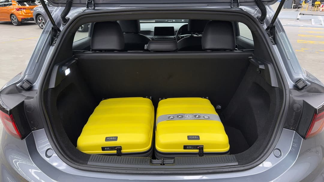 2024 MG Mg3 Essence, Automatic, 22275 km, Boot Inside View with Luggage