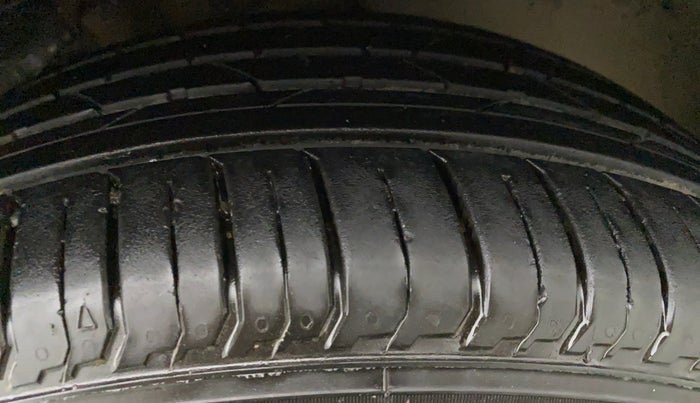 2018 Hyundai Elite i20 ASTA 1.2 (O), Petrol, Manual, 40,464 km, Left Front Tyre Tread