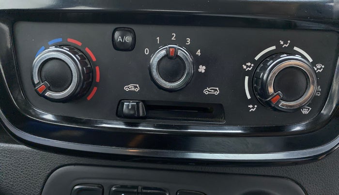 2018 Renault Kwid RXT 0.8 (O), Petrol, Manual, 84,394 km, AC Unit - Directional switch has minor damage