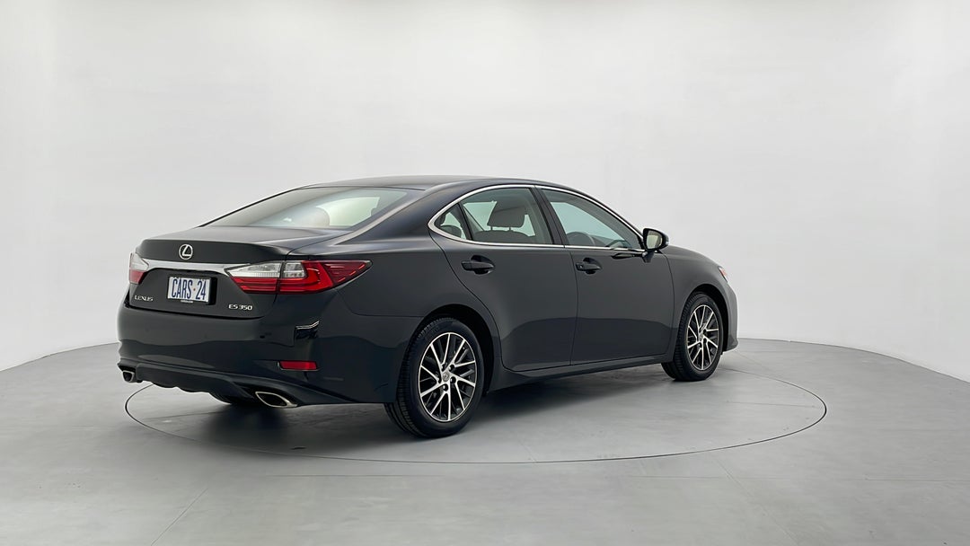 Right Back Diagonal (45- Degree) View