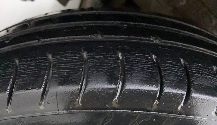 2013 Maruti Wagon R 1.0 LXI CNG, CNG, Manual, 70,382 km, Right Rear Tyre Tread