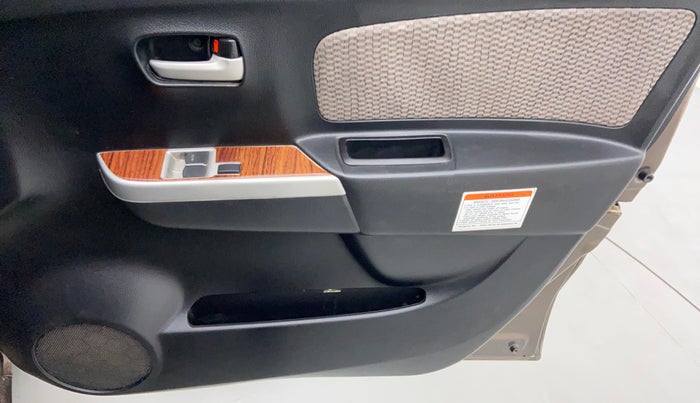 2013 Maruti Wagon R 1.0 LXI CNG, CNG, Manual, 70,382 km, Driver Side Door Panels Control