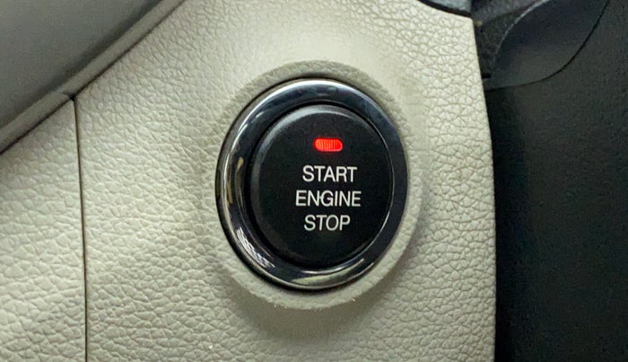 2019 Mahindra XUV300 W8(O), Diesel, Manual, 84,472 km, Keyless Start/ Stop Button