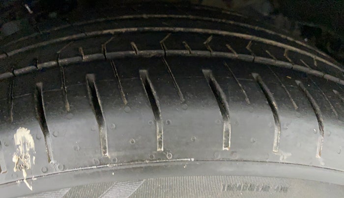 2019 Mahindra XUV300 W8(O), Diesel, Manual, 84,472 km, Right Front Tyre Tread