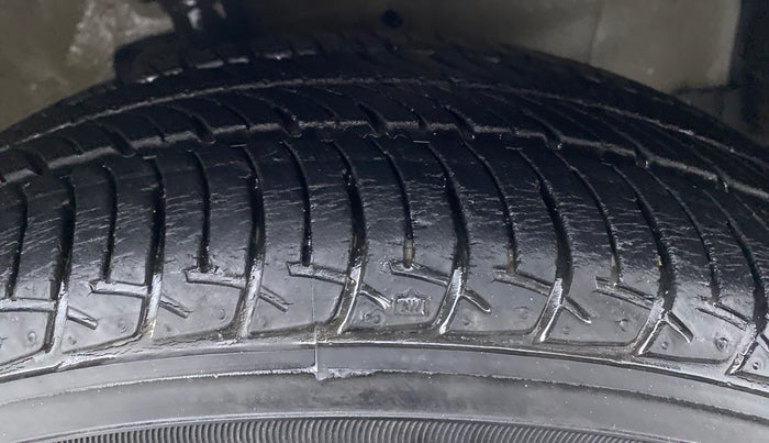 2015 Maruti Celerio VXI AGS, Petrol, Automatic, 8,102 km, Right Front Tyre Tread