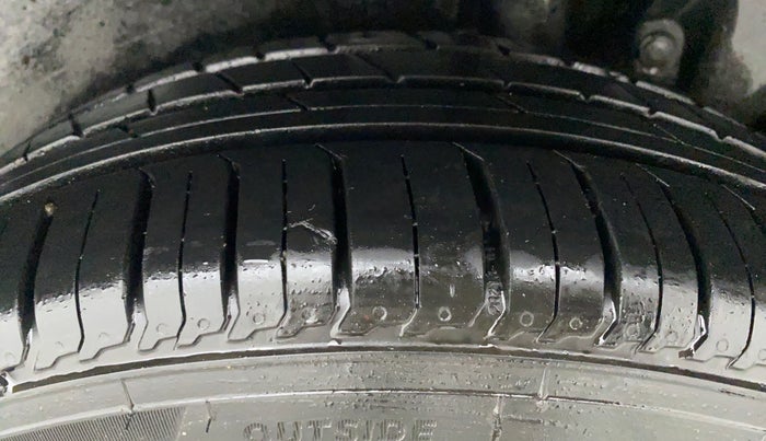 2015 Maruti Ertiga VXI, Petrol, Manual, 93,150 km, Left Rear Tyre Tread