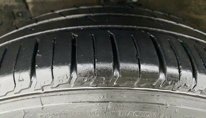 2015 Maruti Ertiga VXI, Petrol, Manual, 93,150 km, Left Front Tyre Tread