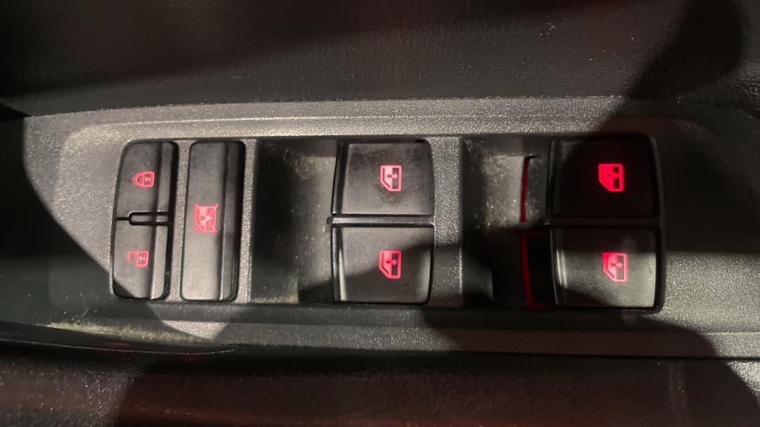 2022 LDV T60 Max Pro (4x4), Automatic, 58961 km, Drivers Side Door Panel Controls