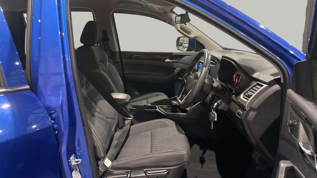 2022 LDV T60 Max Pro (4x4), Automatic, 58961 km, Right Side Front Door Cabin View