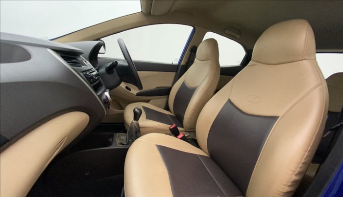 2017 Hyundai Eon ERA PLUS (O), Petrol, Manual, 27,844 km, Right Side Front Door Cabin