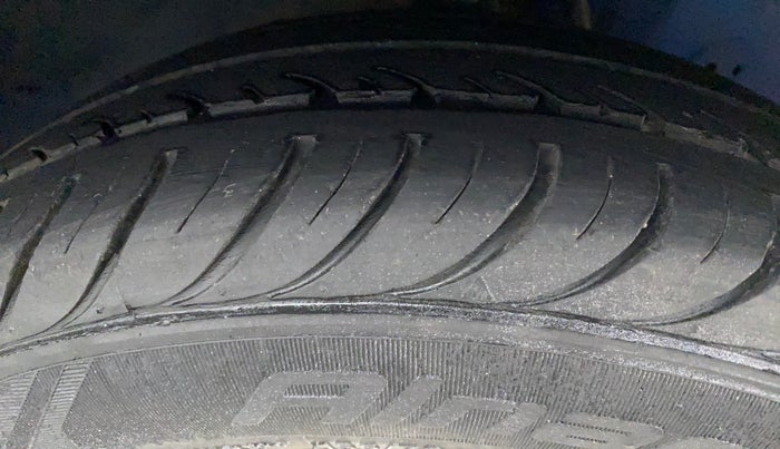 2017 Hyundai Eon ERA PLUS (O), Petrol, Manual, 27,844 km, Right Front Tyre Tread