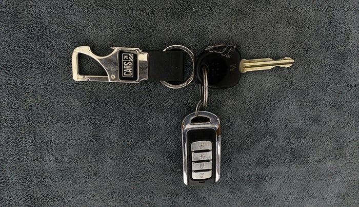 2017 Hyundai Eon ERA PLUS (O), Petrol, Manual, 27,844 km, Key Close Up
