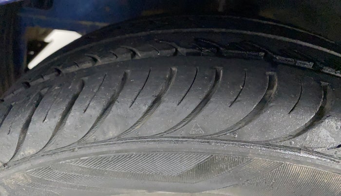 2017 Hyundai Eon ERA PLUS (O), Petrol, Manual, 27,844 km, Left Front Tyre Tread