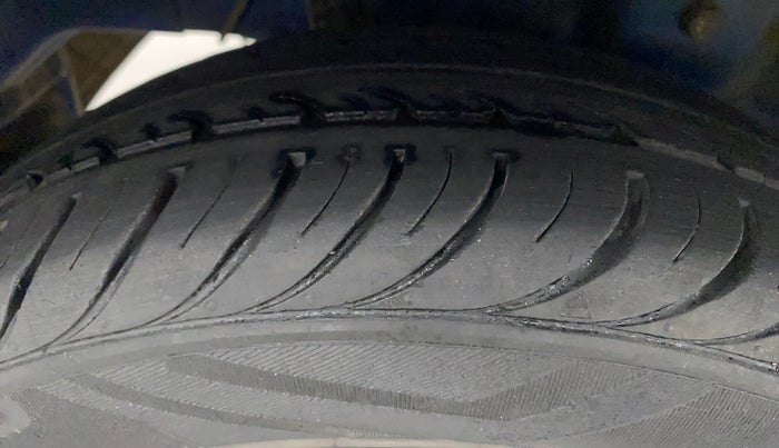 2017 Hyundai Eon ERA PLUS (O), Petrol, Manual, 27,844 km, Right Rear Tyre Tread