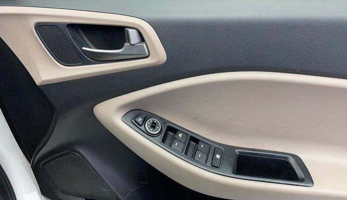 2015 Hyundai Elite i20 SPORTZ 1.4 (O) CRDI, Diesel, Manual, 72,245 km, Driver Side Door Panels Control