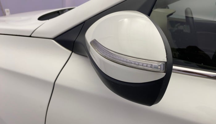 2015 Hyundai Elite i20 SPORTZ 1.4 (O) CRDI, Diesel, Manual, 72,245 km, Left rear-view mirror - Indicator light not working