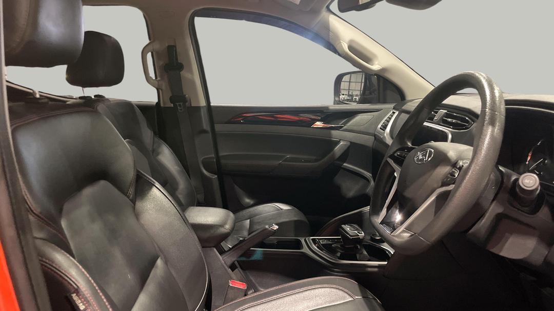 2021 LDV T60 Max Luxe (4x4), Automatic, 104237 km, Right Side Front Door Cabin View