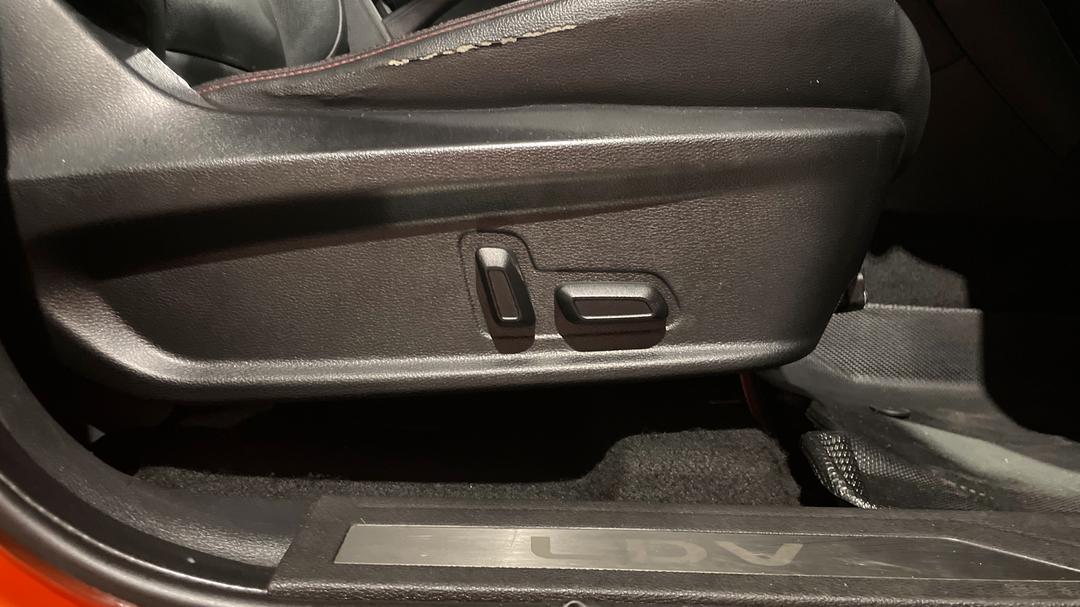 2021 LDV T60 Max Luxe (4x4), Automatic, 104237 km, Drivers Side Adjustment Panel