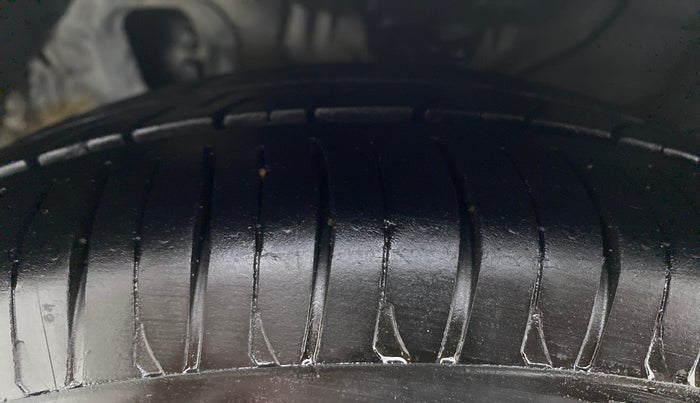 2016 Hyundai Verna FLUIDIC 1.6 CRDI S 4S, Diesel, Manual, 92,441 km, Left Front Tyre Tread