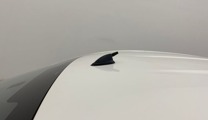 2011 Toyota Etios Liva G, Petrol, Manual, 73,396 km, Roof - Antenna has minor damage