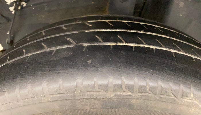 2011 Toyota Etios Liva G, Petrol, Manual, 73,396 km, Left Rear Tyre Tread