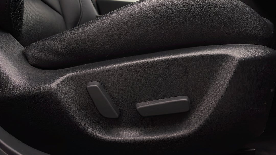 2017 Mazda 3 Sp25 Gt, Automatic, 49450 km, Drivers Side Adjustment Panel