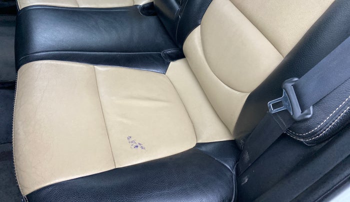 2016 Hyundai Creta SX PLUS AT 1.6 DIESEL, Diesel, Automatic, 89,590 km, Second-row left seat - Cover slightly stained
