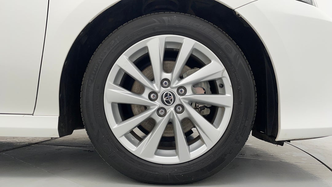 2021 Toyota Camry Ascent, Automatic, 32315 km, Right Front Wheel