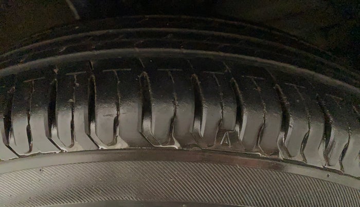 2017 Maruti Dzire VDI AMT, Diesel, Automatic, 36,258 km, Left Front Tyre Tread