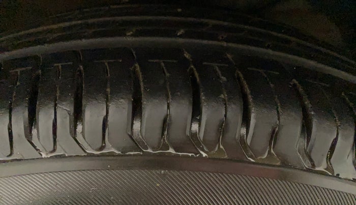 2017 Maruti Dzire VDI AMT, Diesel, Automatic, 36,258 km, Left Rear Tyre Tread