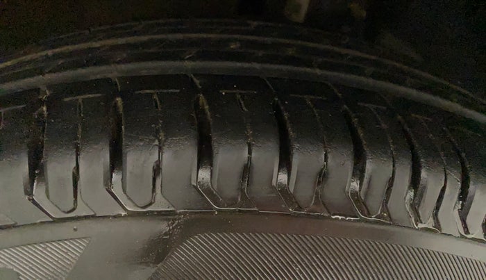 2017 Maruti Dzire VDI AMT, Diesel, Automatic, 36,258 km, Right Rear Tyre Tread